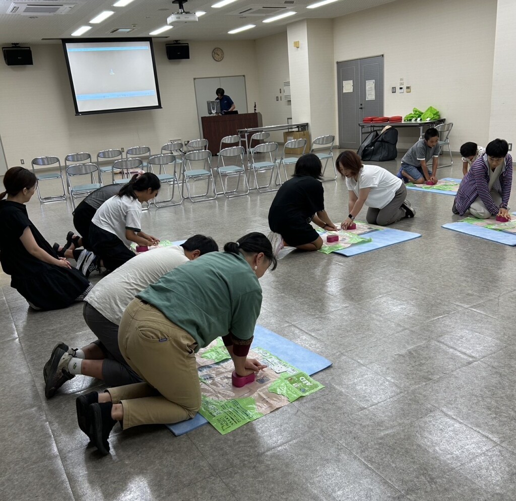 胸骨圧迫の方法を学びました