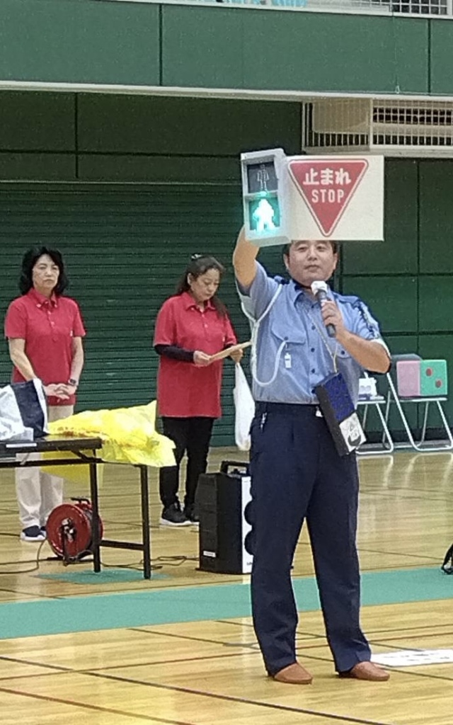 会の初めに警察の方から交通安全についてのお話を聞きました。